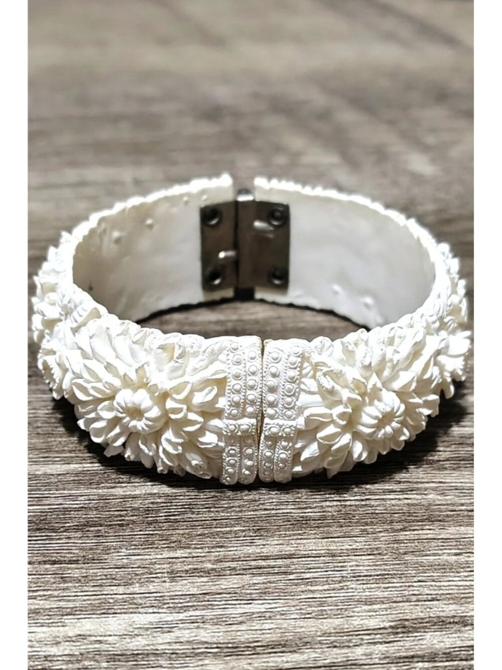 Vtg Off White Celluloid Chunky Clamper Hinged Bangle Bracelet Molded Floral 6"